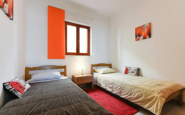 Nearby Beach, Modern Apartment Arena