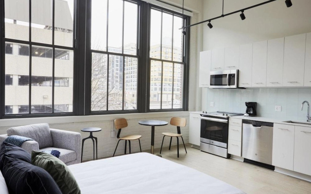 Contemporary Museum District Suites by Sonder