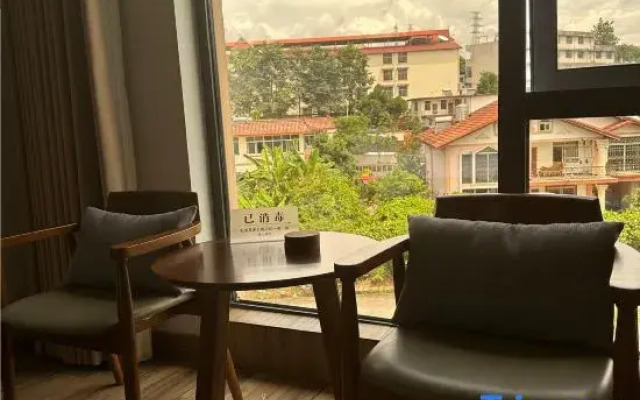 Mengla Yunfan Holiday Hotel