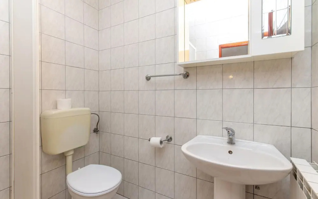 Beautiful apartment in Novi Vinodolski w/ 2 Bedrooms