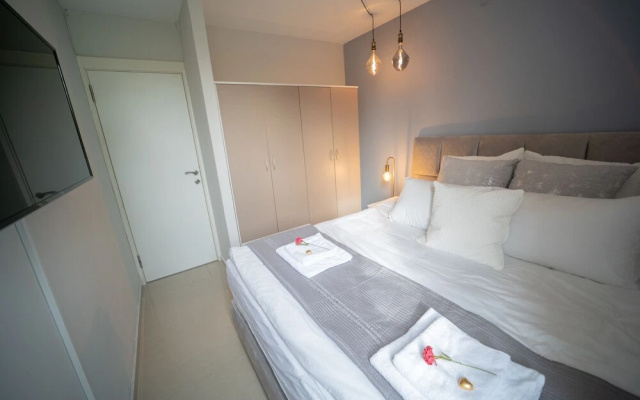 YalaRent Sunora 3BR APT - Families only