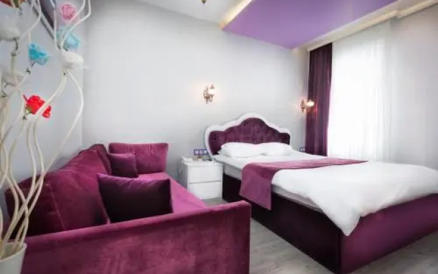 De Moon Suites Hotel