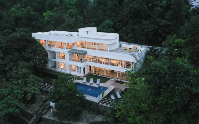 White House, Lonavala