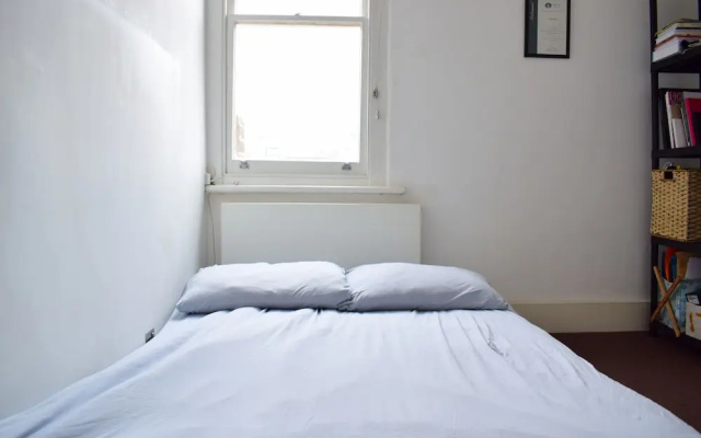 1 Bed Flat With Roof Terrace