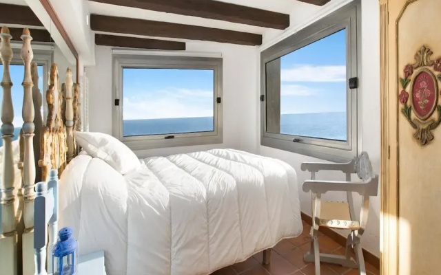 Villa in Cala Canyelles With Sea Views & Pool