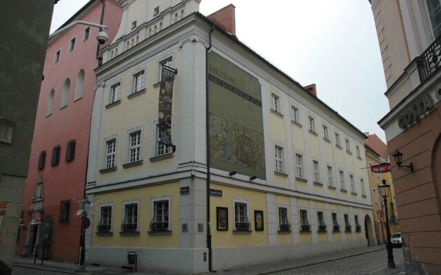 Отель Park Inn by Radisson Poznan вид на фасад