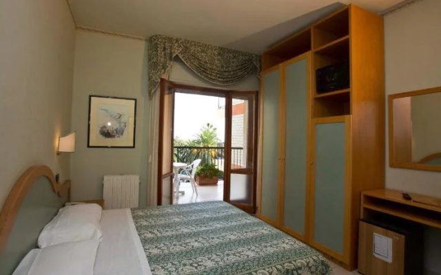Hotel Sayonara