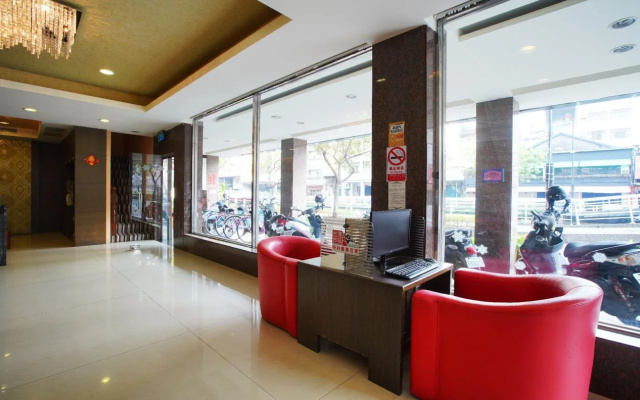Happy Hotel