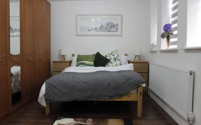 Contemporary 2 bed House With Parking