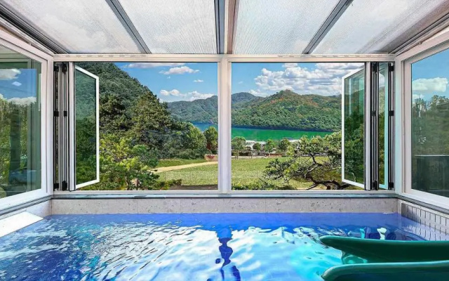 ello-el kids Pool Villa Pension