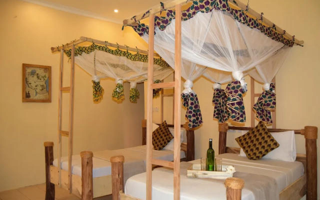 Chanya Lodge