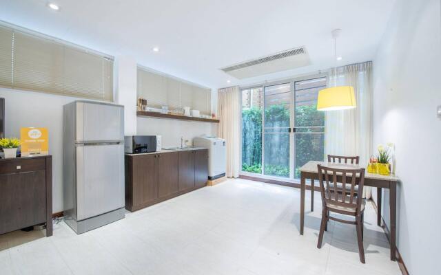 Отель Yello Rooms