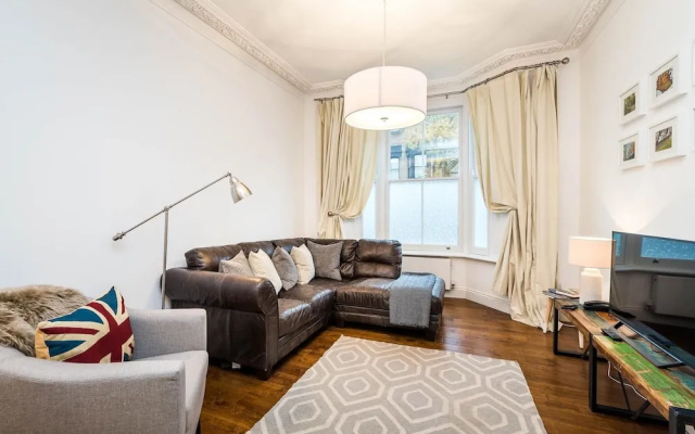 Stunning Spacious 4BD House With Garden - Sleeps 8