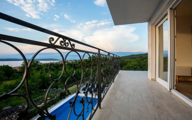 Beautiful Home in Klimno With Sauna, Wifi and 4 Bedrooms