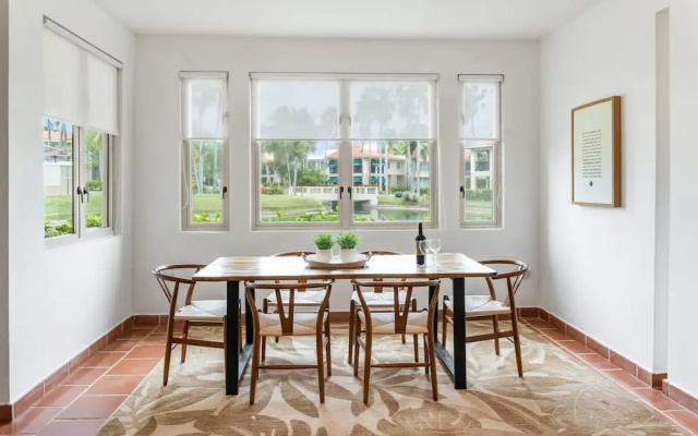 Upscale Villa in Gated Community Beach Access Yari