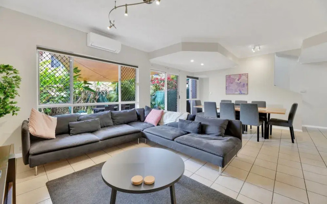 Tranquil 3-bed Unit With Lush Garden Views