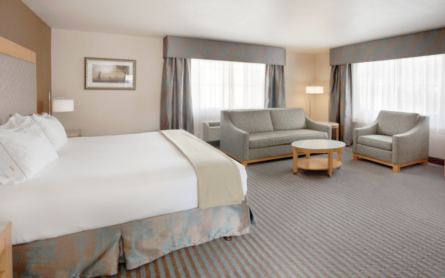 Holiday Inn Express Monterey-Cannery Row by IHG