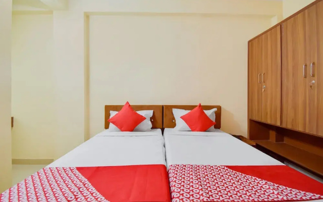 OYO Flagship 80569 Hotel Rishabh Inn