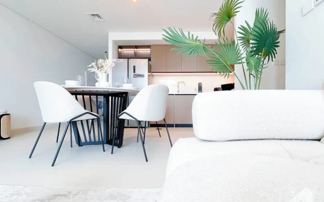 Luxurious 2B Apartment at Burj Crown Downtown