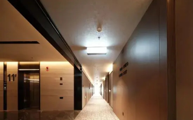 Atour Hotel Urumqi High speed Railway Station North Square