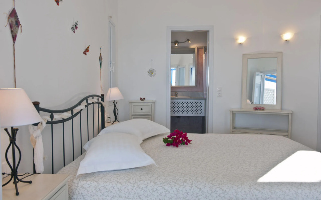 Blue Dolphin Antiparos Villas and Suites