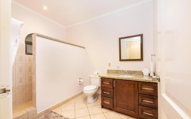 Sunrise 33- 3 Bedroom Poolside Condo