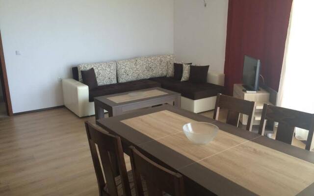 Отель Sunrise Apartments by Interhotel Pomorie Болгария, Поморие - отзывы, цены и фото номеров - забронировать отель Sunrise Apartments by Interhotel Pomorie онлайн комната для гостей