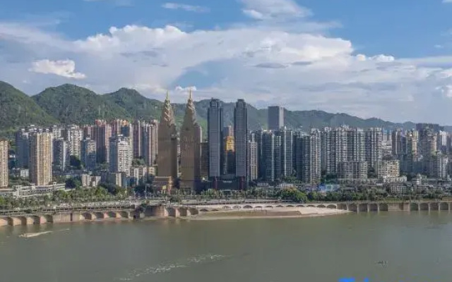Yueke Ruhua Scenic Hotel (Jiefangbei Area Hong Ya Dong)