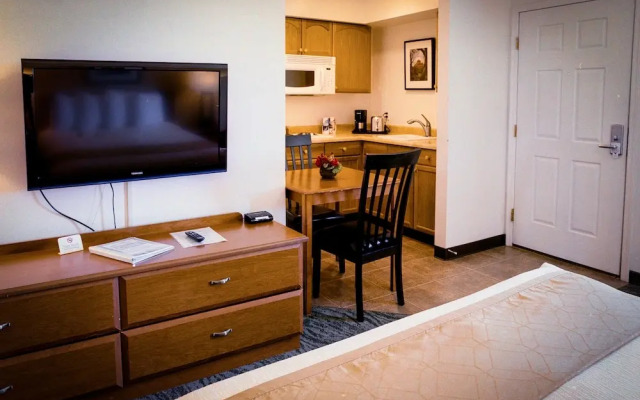 Pines Inn & Suites