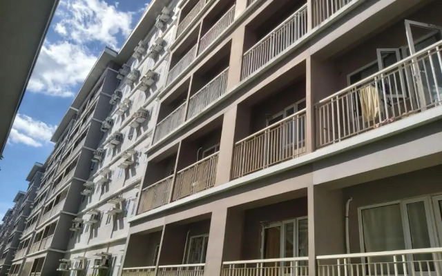 OYO 936 Yumis Condotel Trees Residences