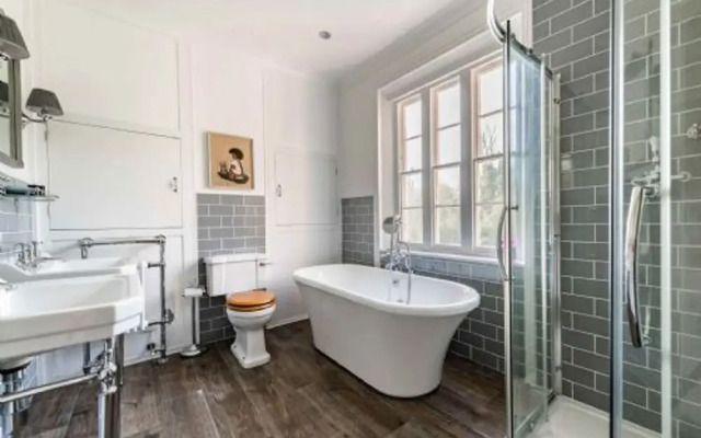 Host Stay Bressingham Lodge