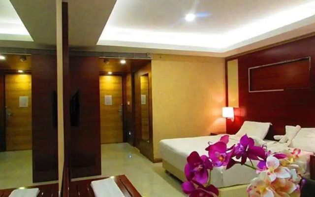 Fabhotel Prime Le Palace