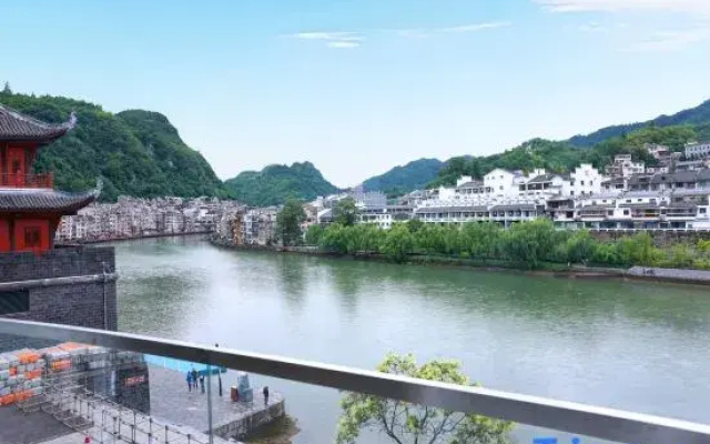Ranxi Yuanshe Homestay (Zhenyuan Guzhen Wenhuayuan Underground Parking Lot)