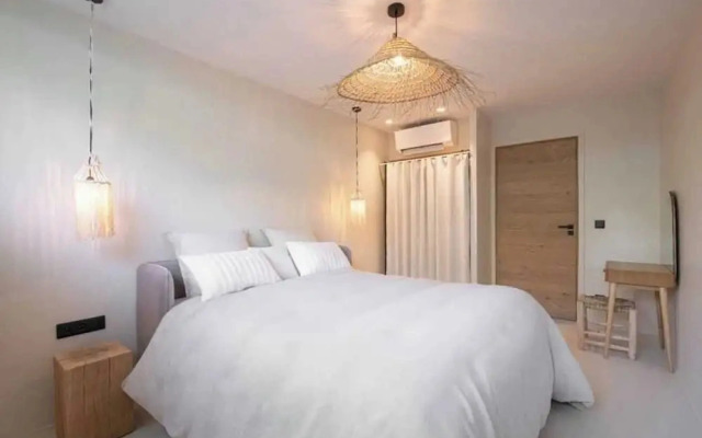 Prestige Villa a/c 12P With Pool & Lounge