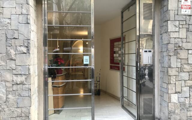 Апартаменты Fisa Rentals Aribau Apartments вид на фасад