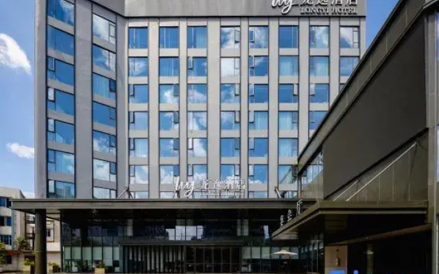 Dragon Ease Hotel Luzhai Square Branch