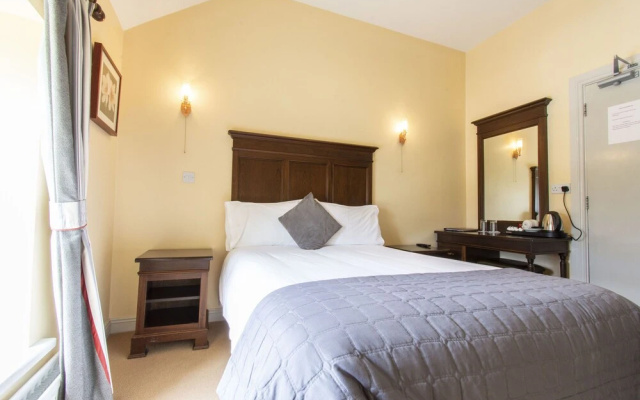 Nevins Newfield Inn