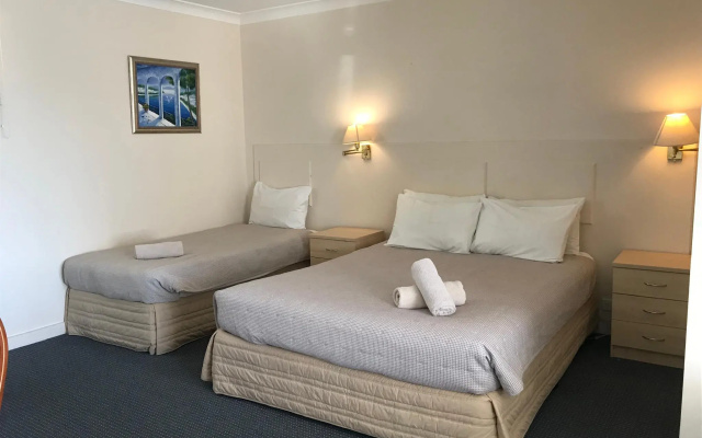 Holiday Lodge Motor Inn