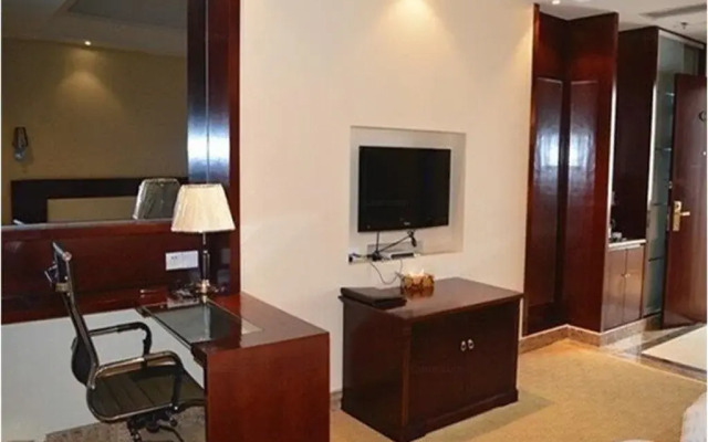 Yangzhong City Business Hotel