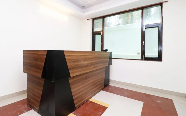 Hotel 9 Palm by OYO Rooms