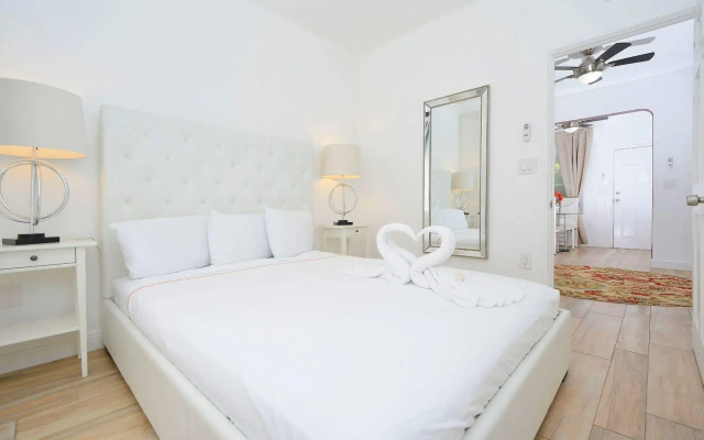 Sunrise Court Apartments