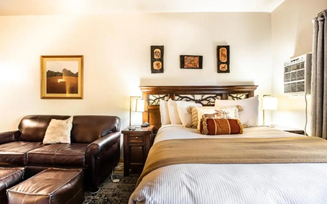 White Pines Prospector Square Studio Suite