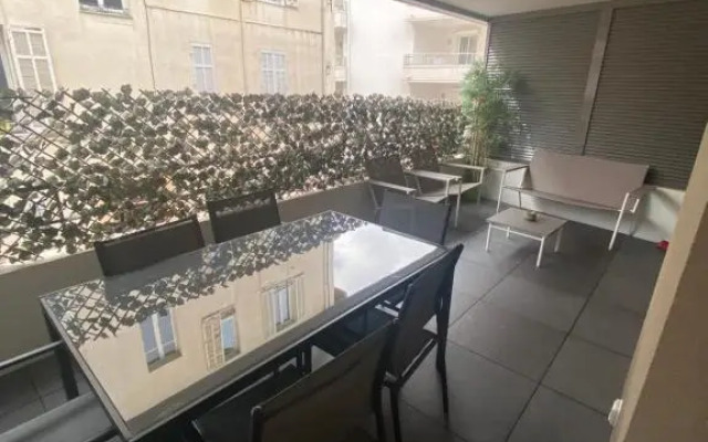 2 pièces avec terrasse et piscine cannes Croisette
