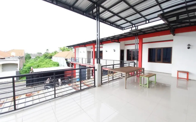 RedDoorz Syariah @ Homestay Bougenville near Taman Alun-Alun Kota Lamongan
