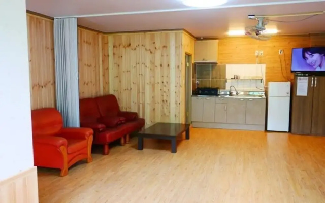 Yeongwol Riverside White House Pension