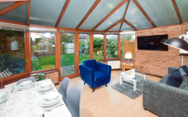 Silicon Court -Milton Keynes -4 bedroom Sleeps 7