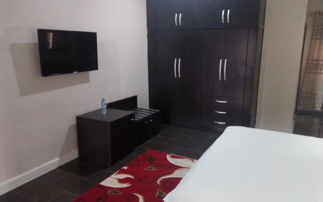 Aliz Ambruz Hotel