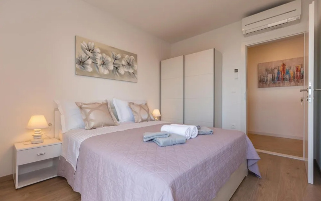 Beautiful Apartment in Makarska With 3 Bedrooms and Wifi