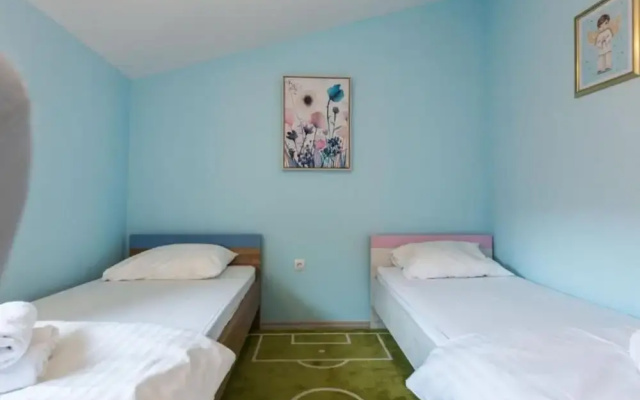 Cozy Three Bedroom Apartment With Terrace in Zadar