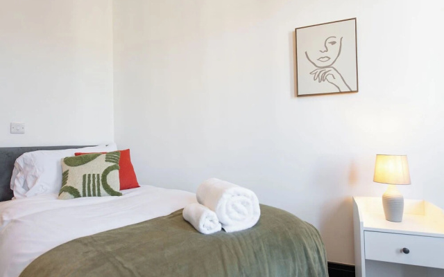 Kings Building- 2 Bed & Bathroom Flats